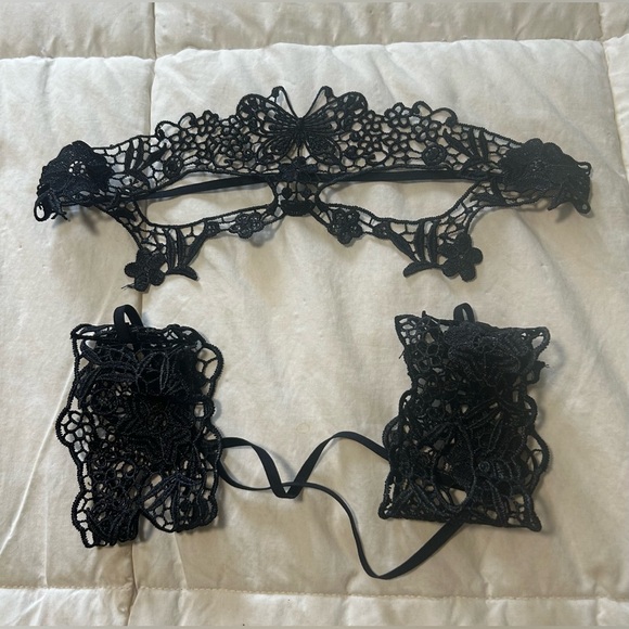 Gothic Style Lingerie Set - Picture 6 of 6